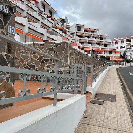 1 Bedroom With Stunning Sea View Apartment *