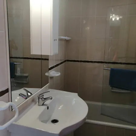 Apartment 1 Bedroom With Stunning Sea View *